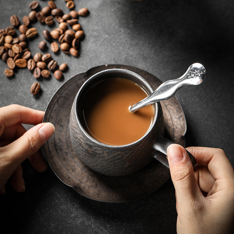 Serie di tazze da caffè smaltate arrugginite