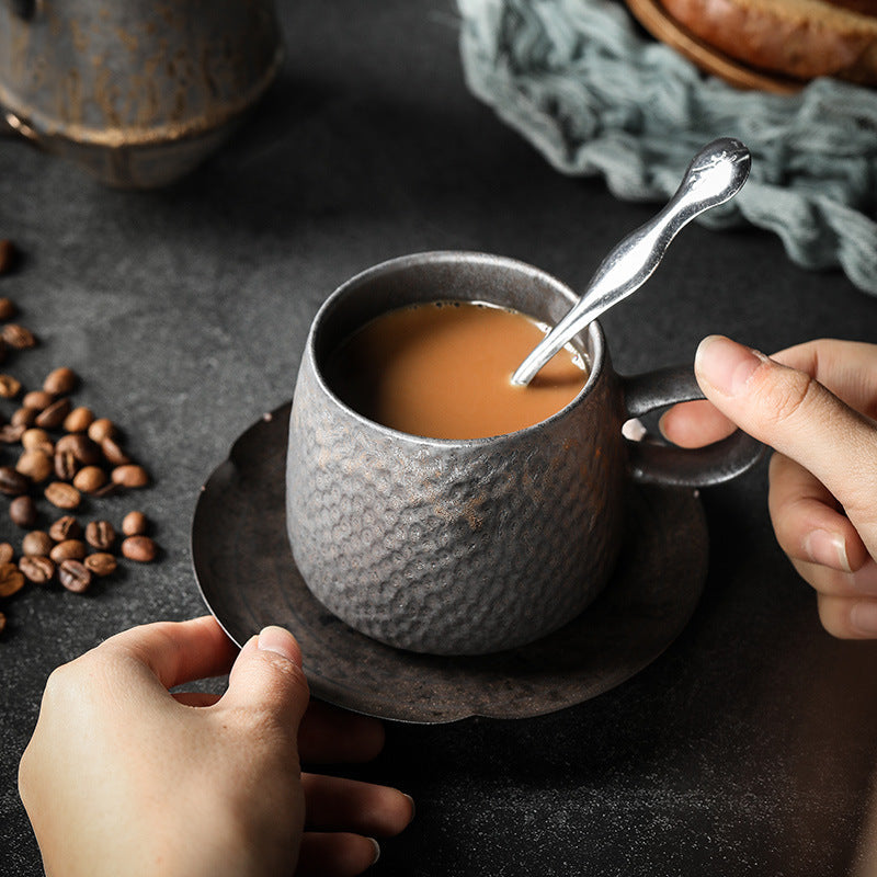 Serie di tazze da caffè smaltate arrugginite