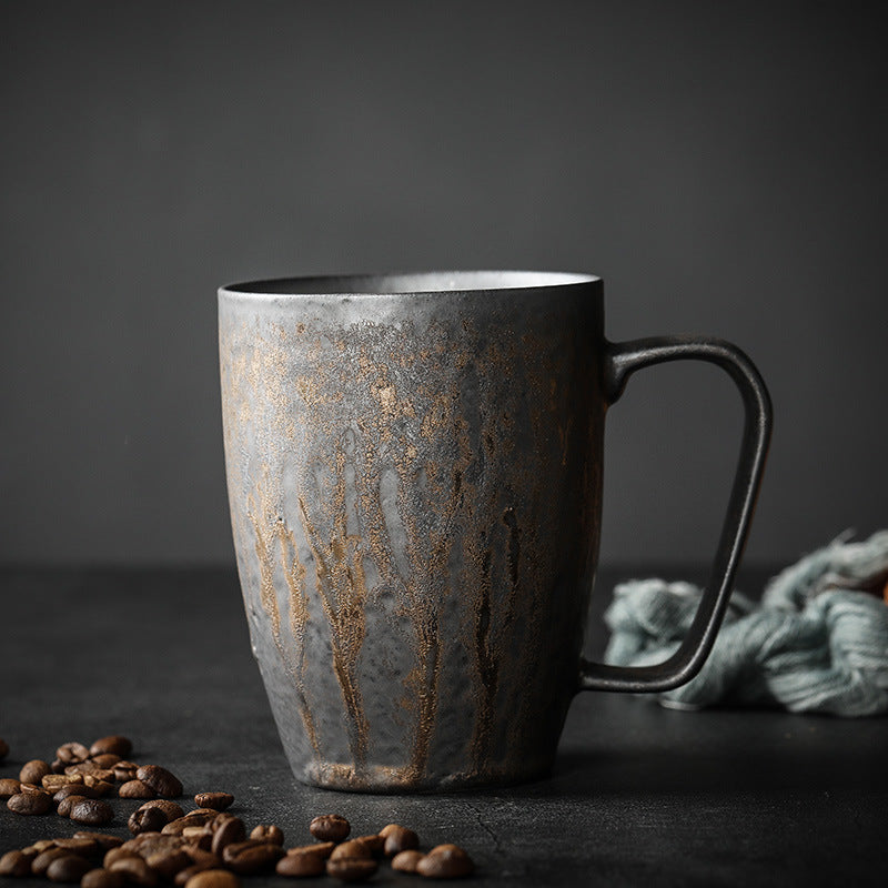 Serie di tazze da caffè smaltate arrugginite