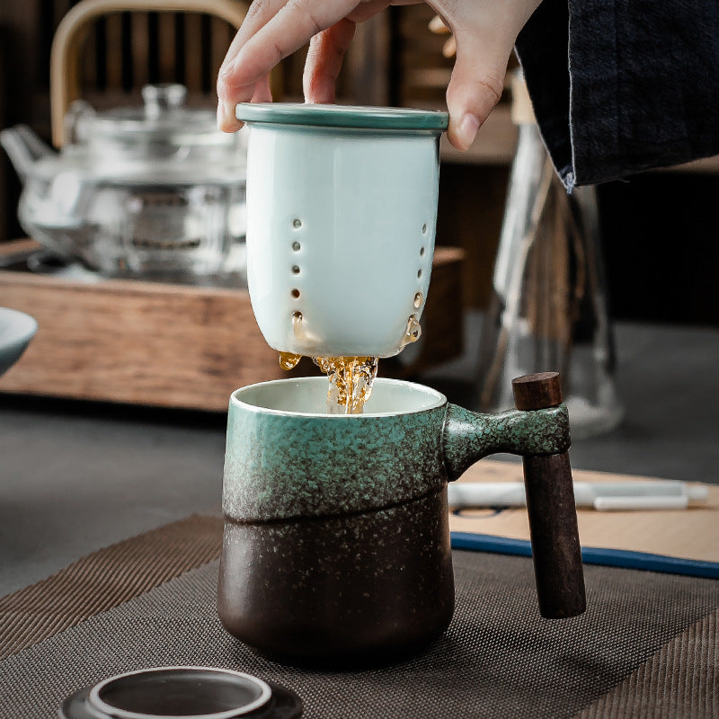 Kaffee- und Teebecher aus Keramik