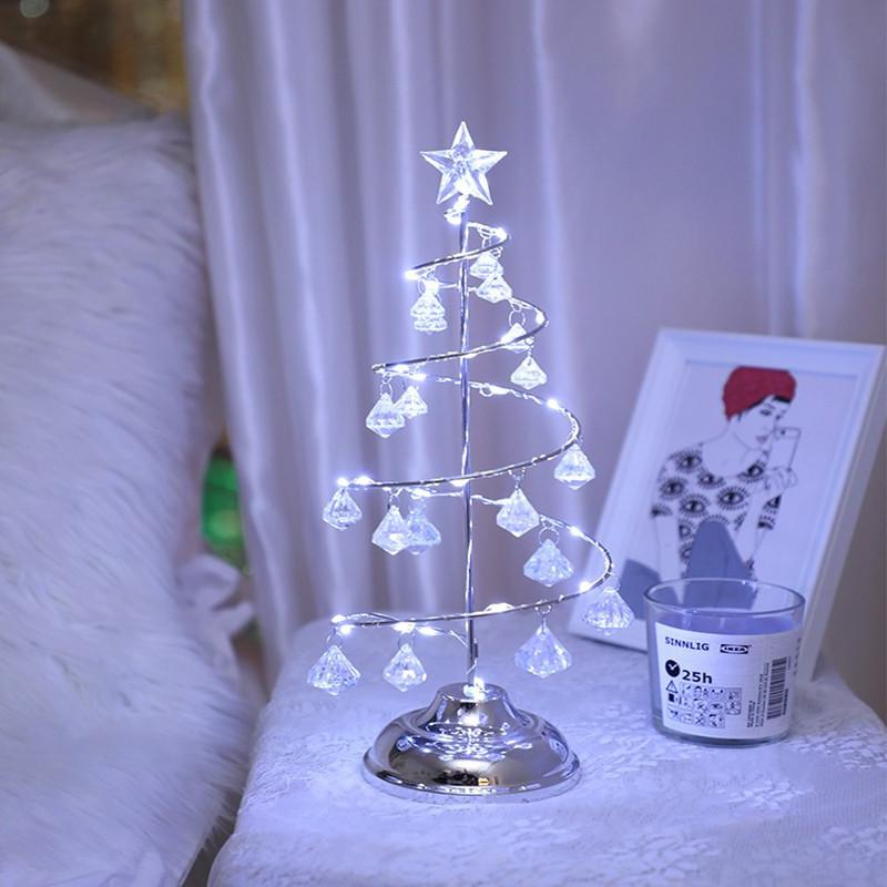 Lampada in cristallo a forma di albero di Natale