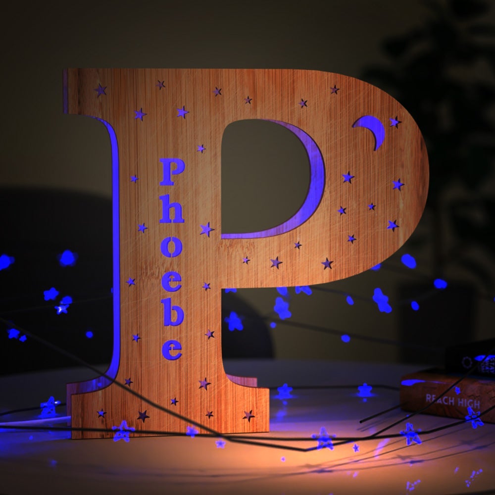 Luz nocturna personalizada con letras de madera