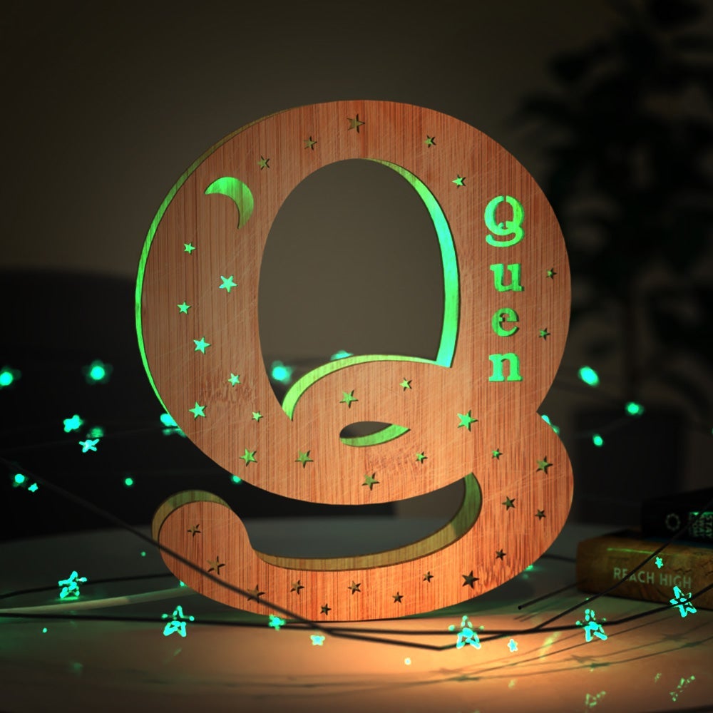 Luz nocturna personalizada con letras de madera