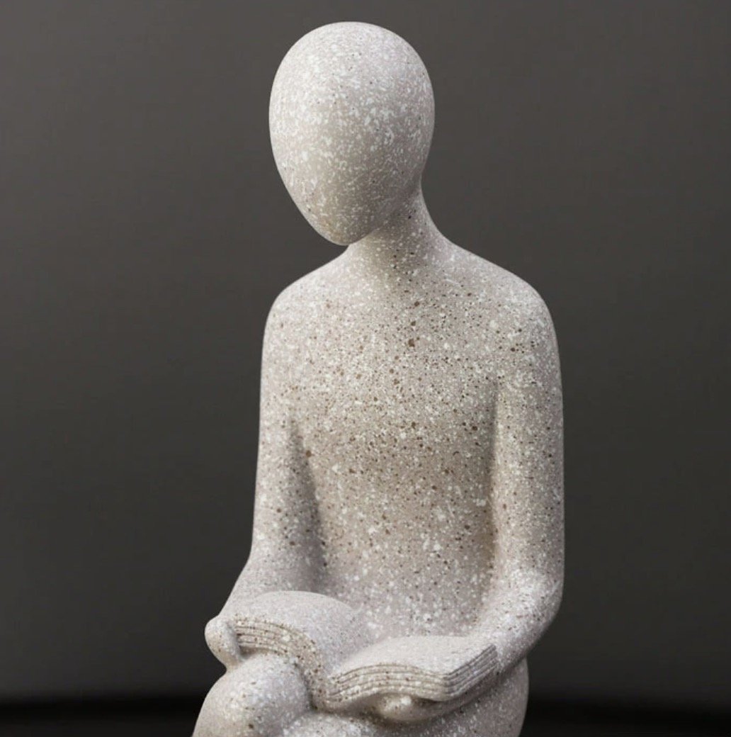 Estatua de personas abstractas