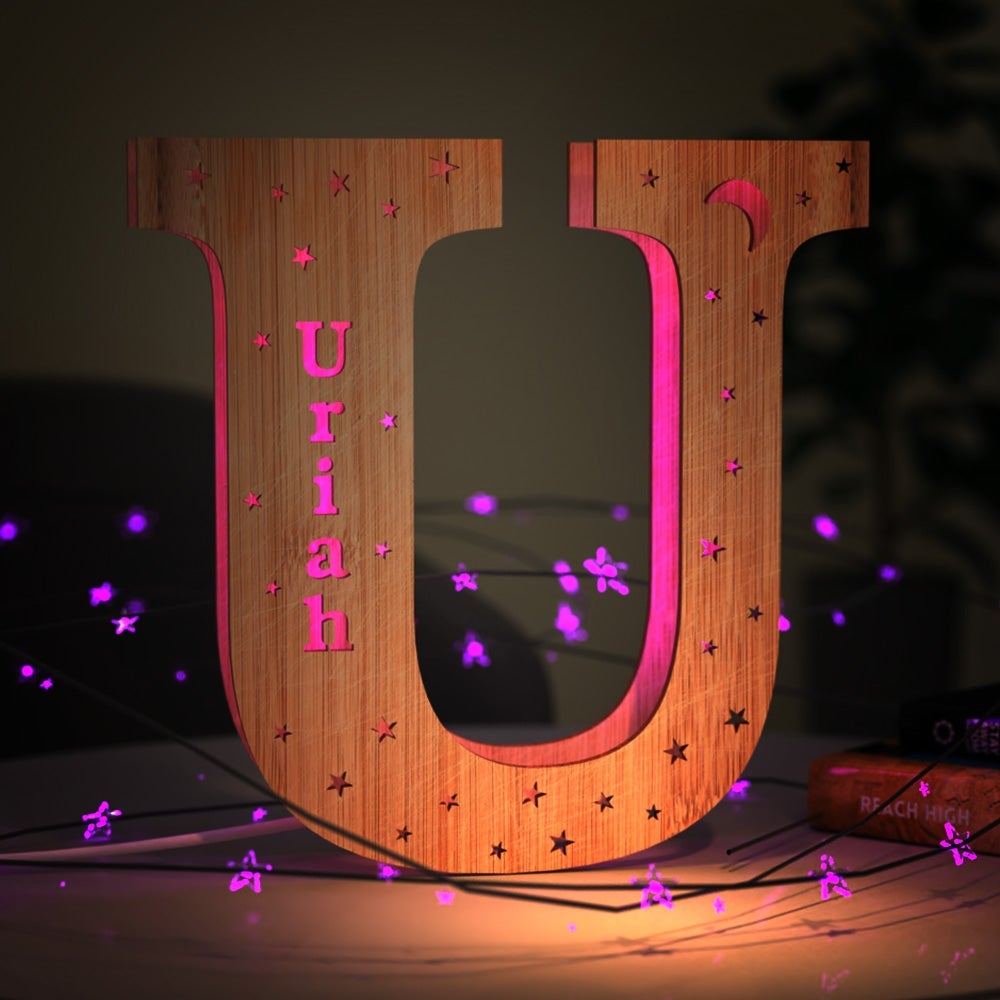 Luz nocturna personalizada con letras de madera
