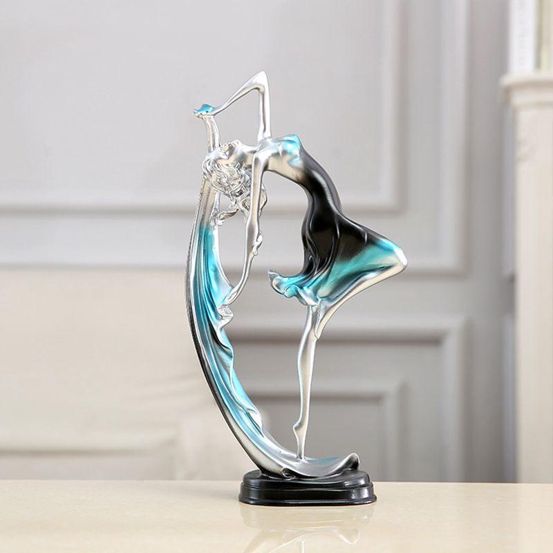 Figurines de danseurs modernes