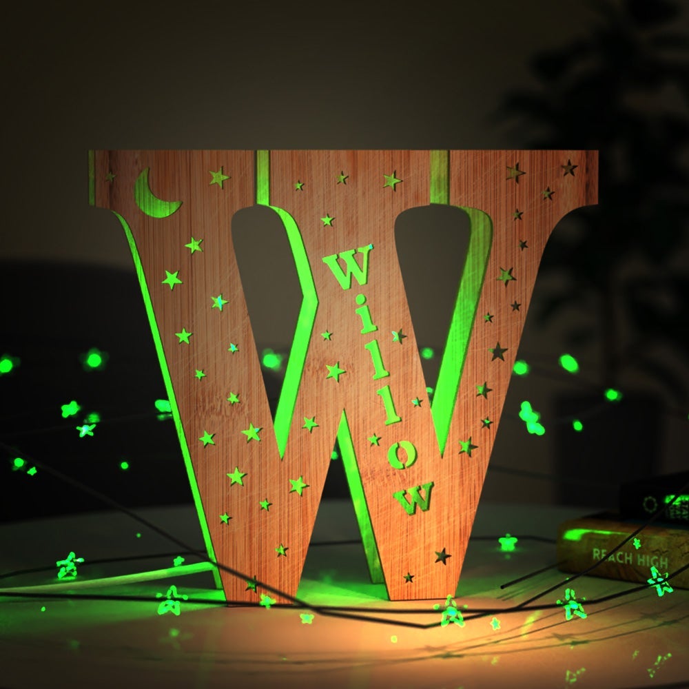 Luce notturna in legno personalizzata con lettere