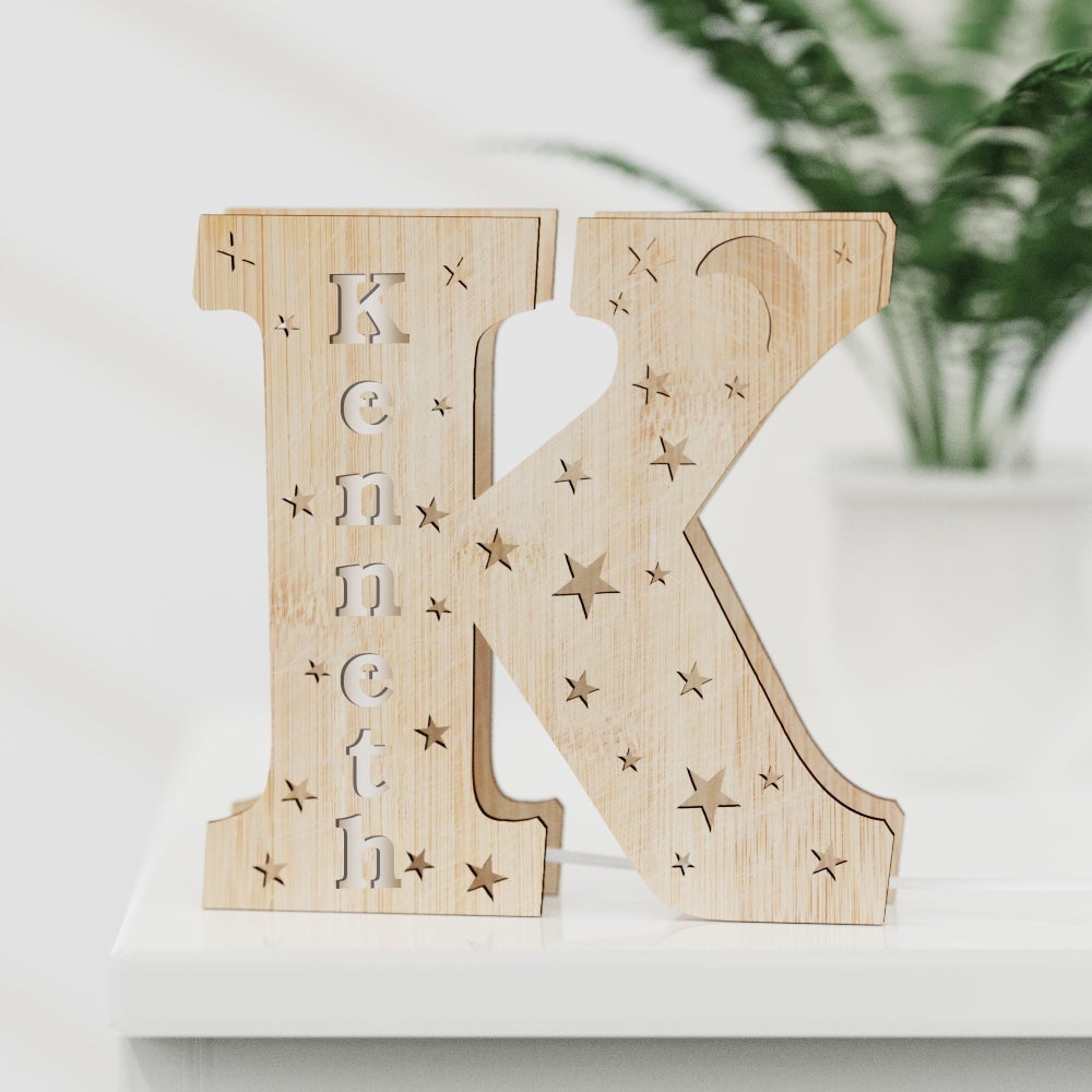 Luz nocturna personalizada con letras de madera