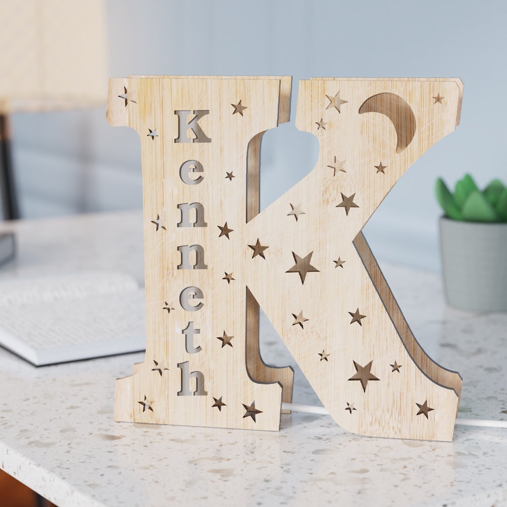 Luz nocturna personalizada con letras de madera