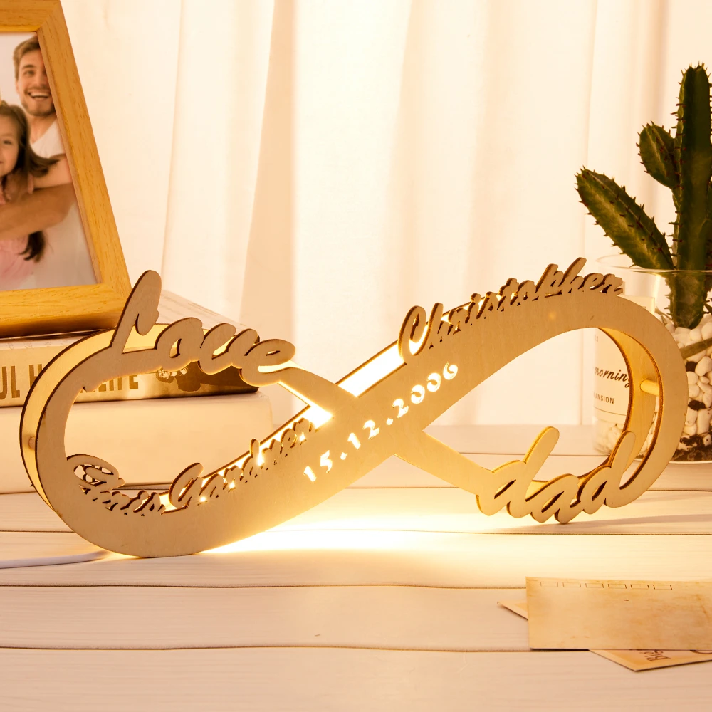 Lampada in legno con incisione Infinity personalizzata