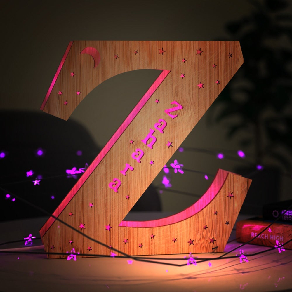 Luz nocturna personalizada con letras de madera