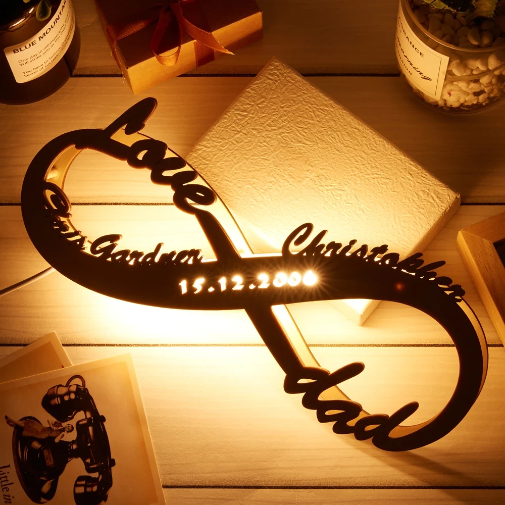 Lampada in legno con incisione Infinity personalizzata