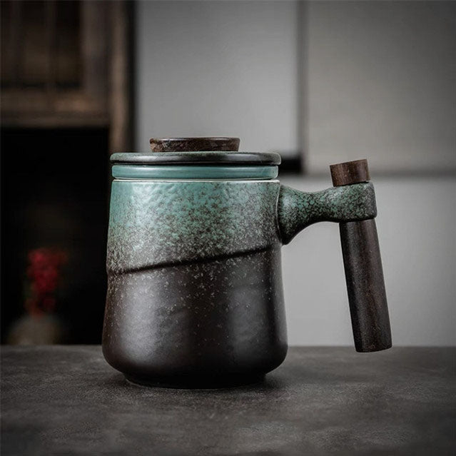 Kaffee- und Teebecher aus Keramik