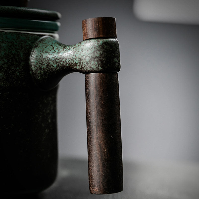 Kaffee- und Teebecher aus Keramik