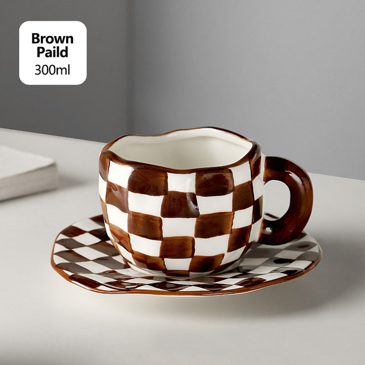 The ceramic checkered mugs with brown white color