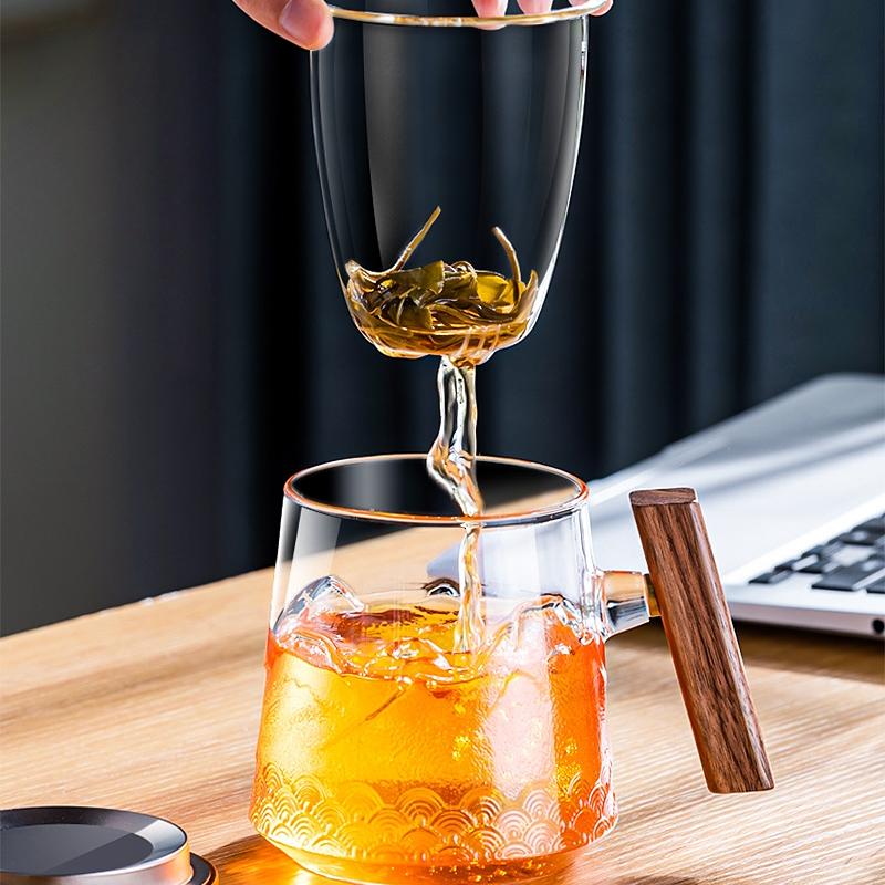 Brewing fresh tea in a tea mug with a strainer