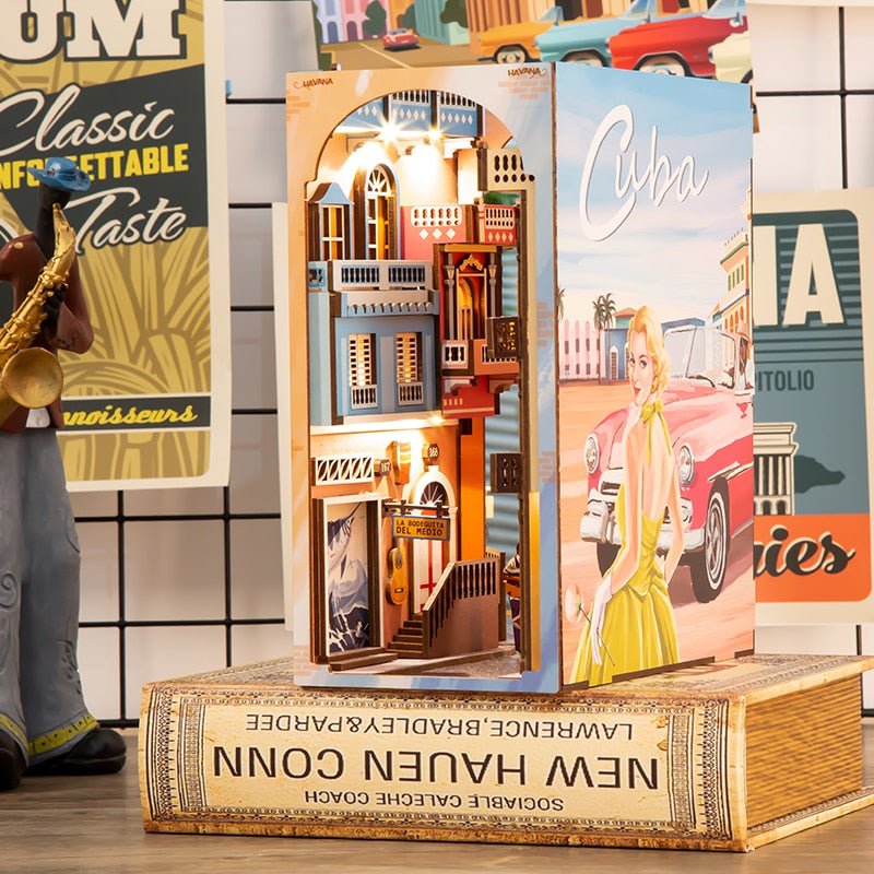 Havana Stroll Book Nook 3D Wooden Puzzle