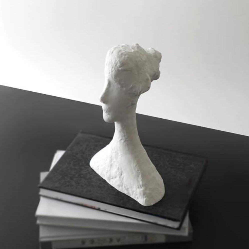 Figura de mujer abstracta