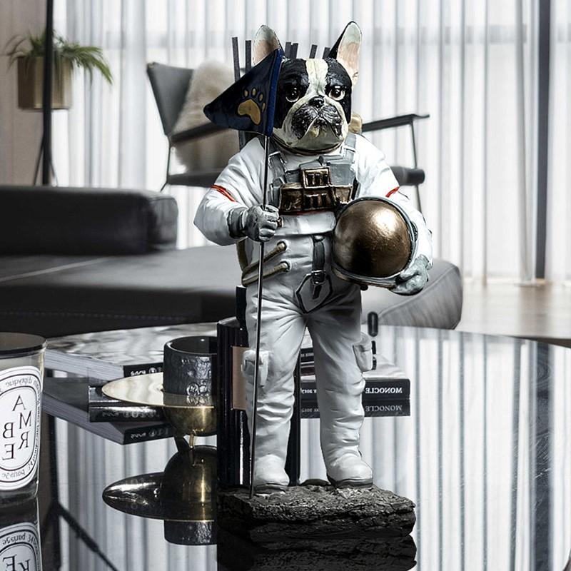 Statue de chien astronaute