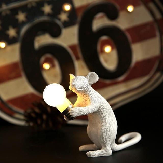 Fantastica lampada da tavolo a LED con mouse