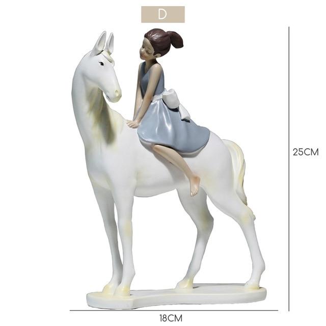 Bella ragazza con il cavallo