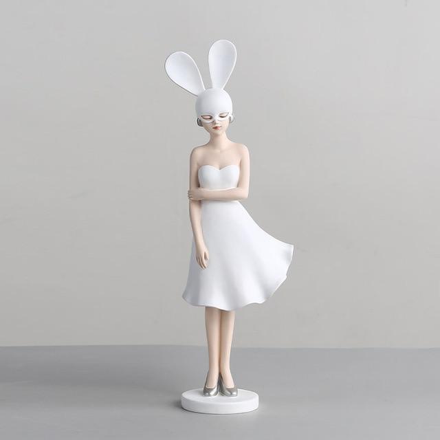 Fille de rêve avec masque de lapin