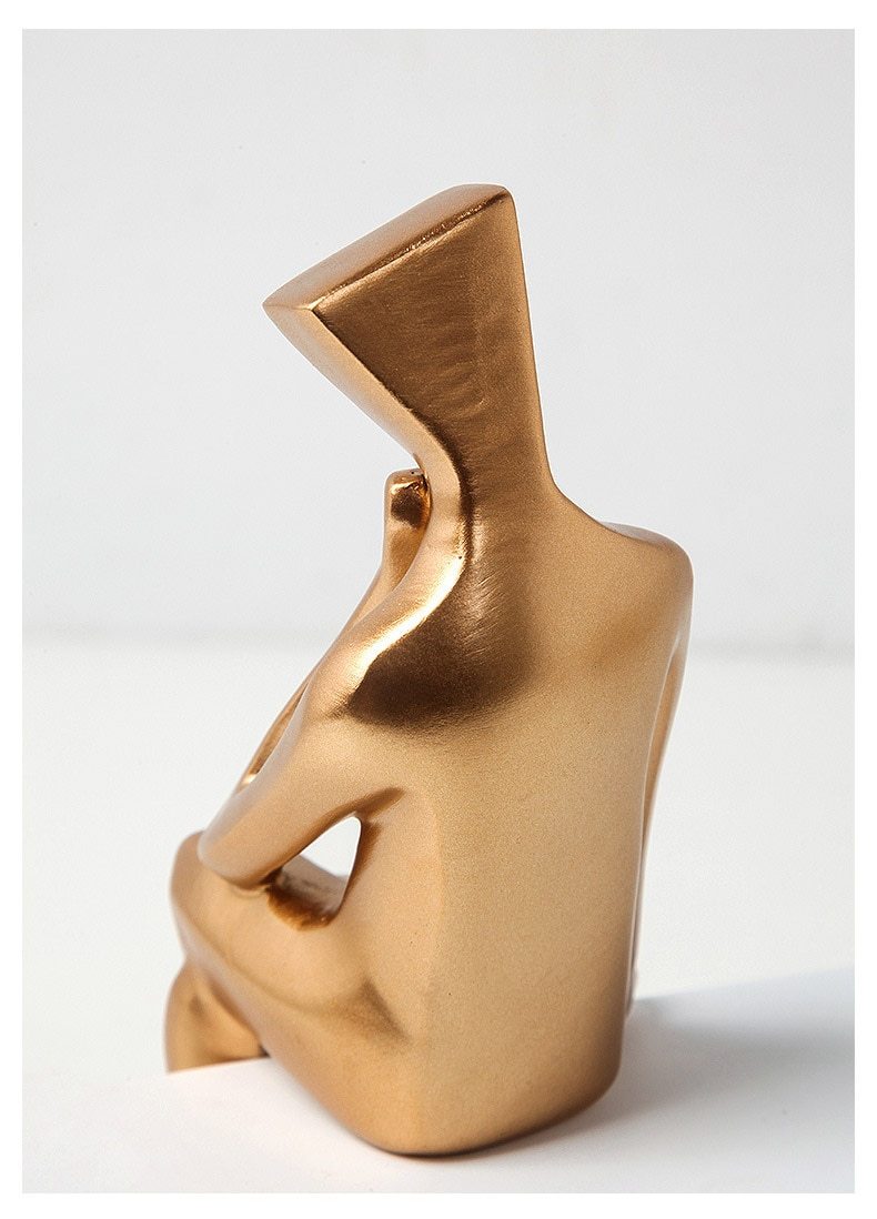 Sentada humana dorada abstracta