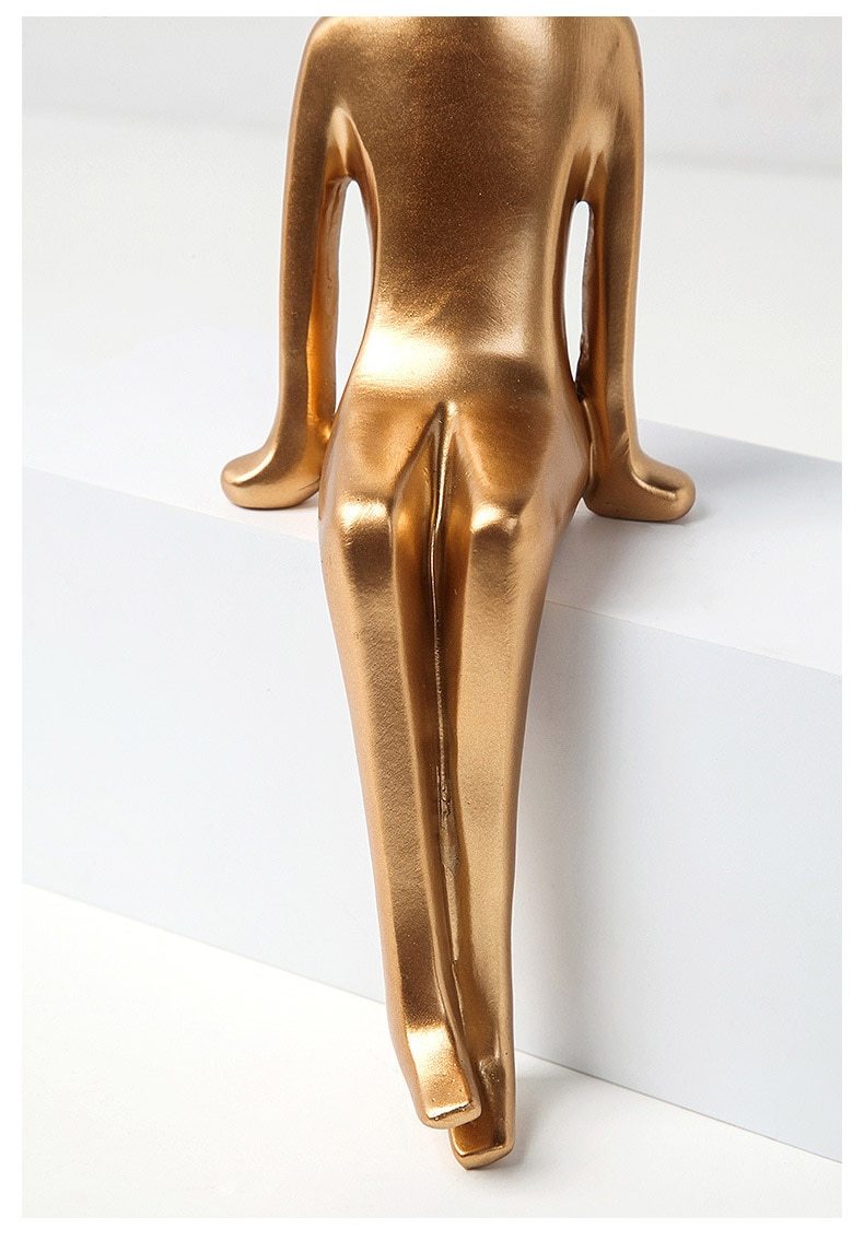 Sentada humana dorada abstracta