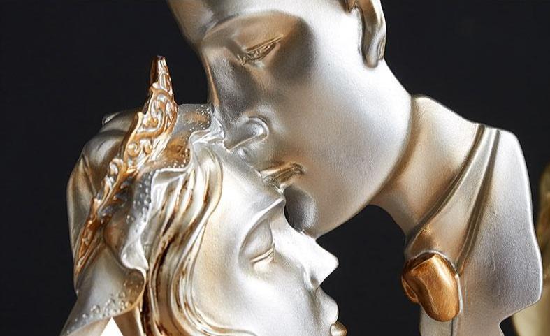 Statue de baiser sur le front