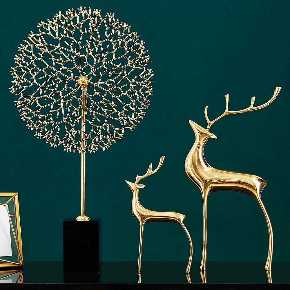 Figuras decorativas de renos dorados