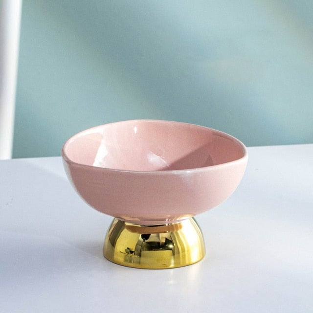 Tasse et bol à dessert en porcelaine avec cornet de crème glacée