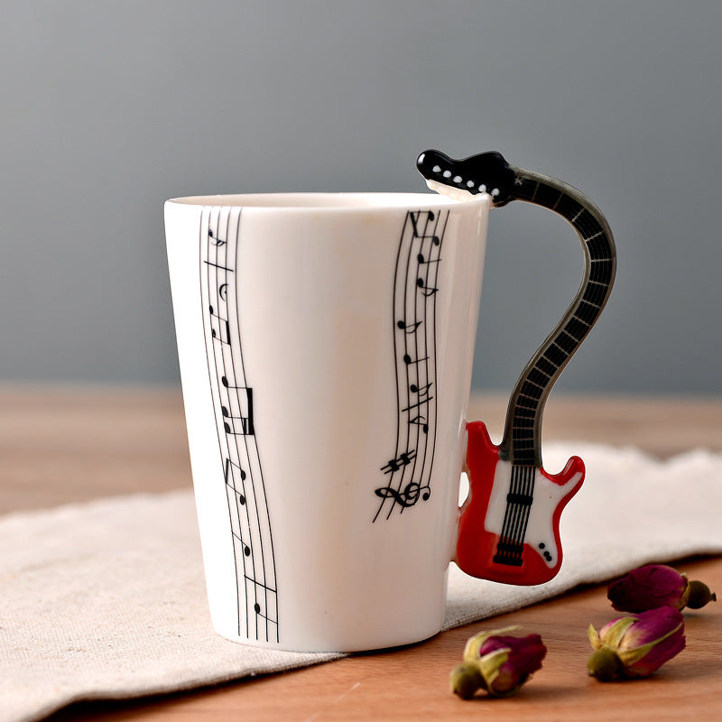 Tazza di strumenti musicali creativi